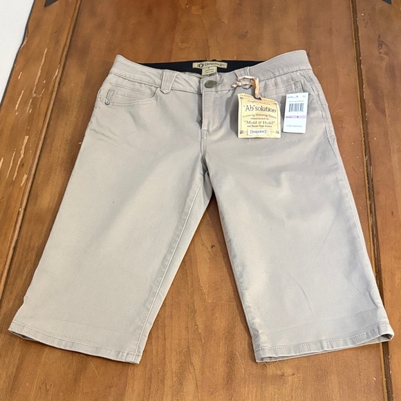 Democracy Pants - Democracy NWT AbSolution Beige Bermuda Shorts Size 6
